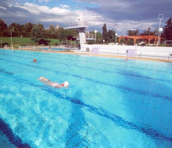 Friedrichsdorf open-air swimming pool: From May to September - TaunusTagungshotel