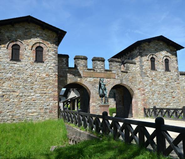 Porta Praetoria auf der Südseite der Saalburg