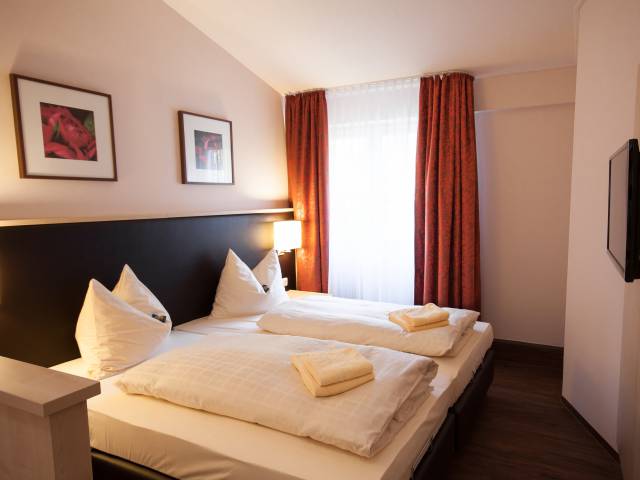 Suite mit Doppelbett im TaunusTagungsHotel